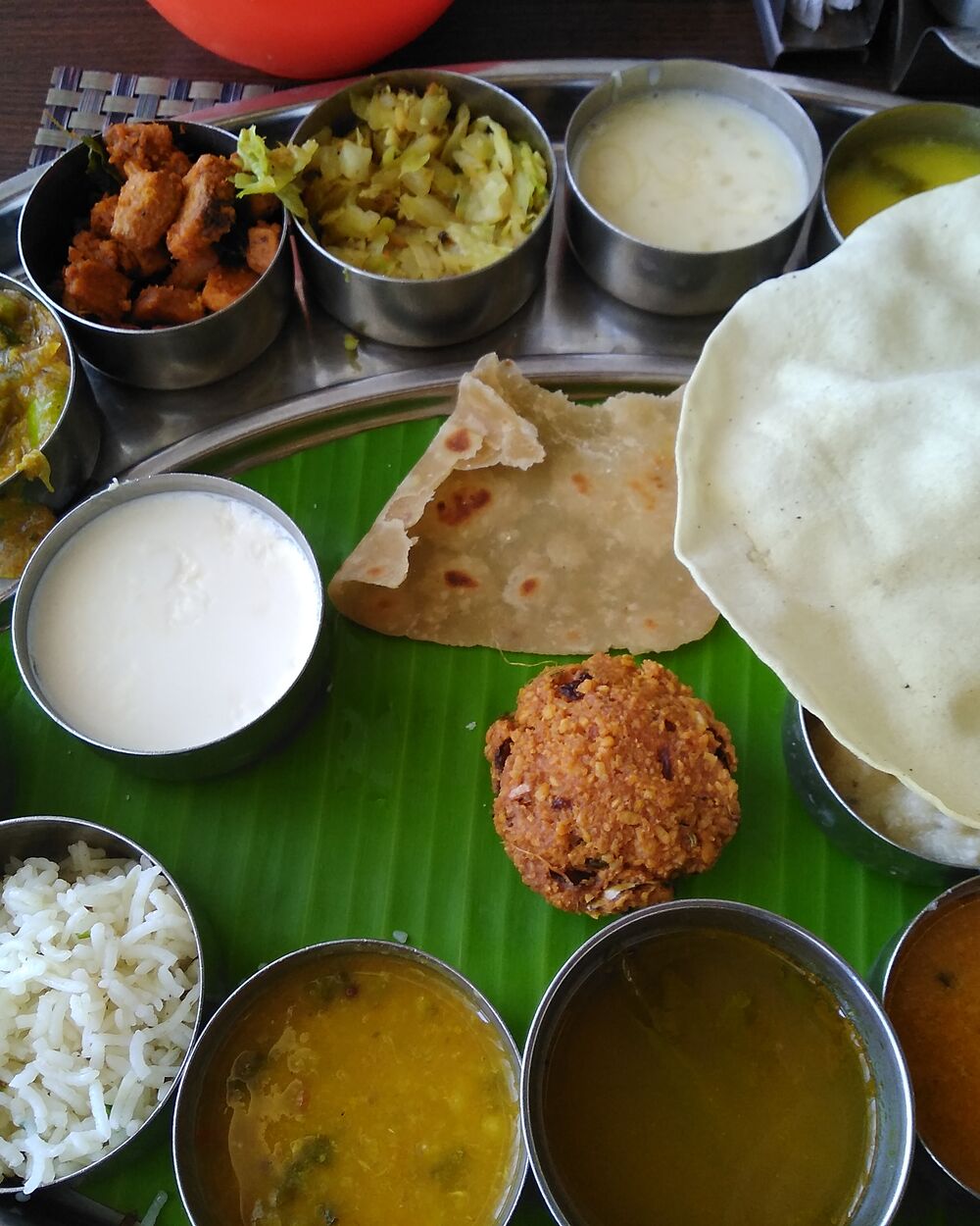 A vibrant plate of food served at Restaurant Canada Best